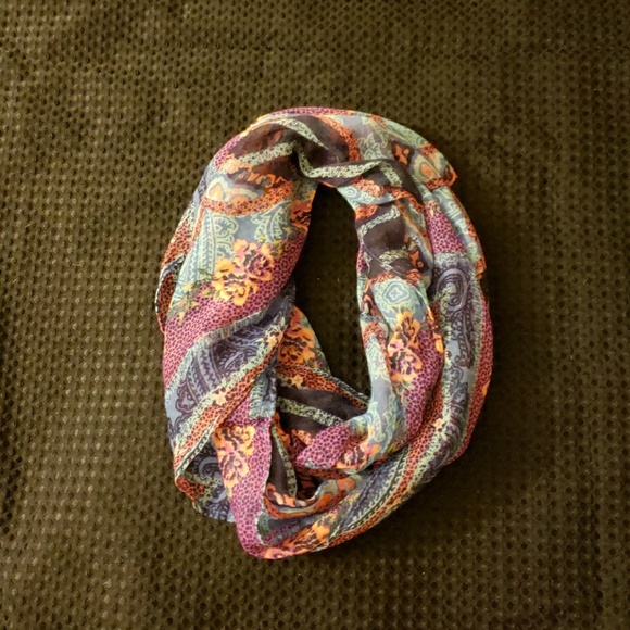 Infinity Scarf - Picture 1 of 2